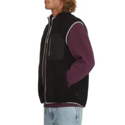 VOLCOM MUZZER FUZZAR VEST BLACK 23 -Winter Sportswear 9 114871 muzzer fuzzar vest black a1832200 blk 03
