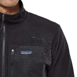 PATAGONIA M'S R2 TECHFACE JKT BLACK 23 -Winter Sportswear 9 77751 83625 blk 04