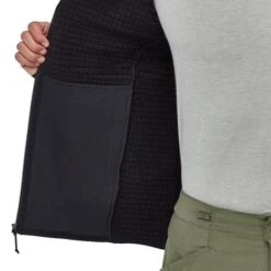 PATAGONIA M'S R2 TECHFACE JKT BLACK 23 -Winter Sportswear 9 77751 83625 blk 05