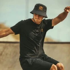 WATTS HAT BOB DARK IRON 23 9 WATTS HAT BOB DARK IRON 23 -Winter Sportswear 9 124824 1razor w9969 04